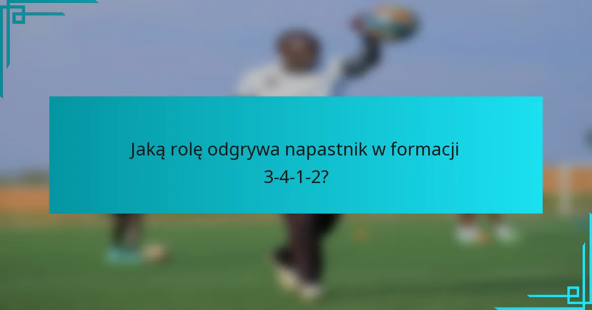 Jaką rolę odgrywa napastnik w formacji 3-4-1-2?